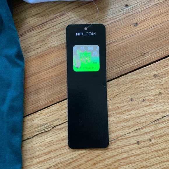 NFL Eagles Tee size large - Picture 4 of 4